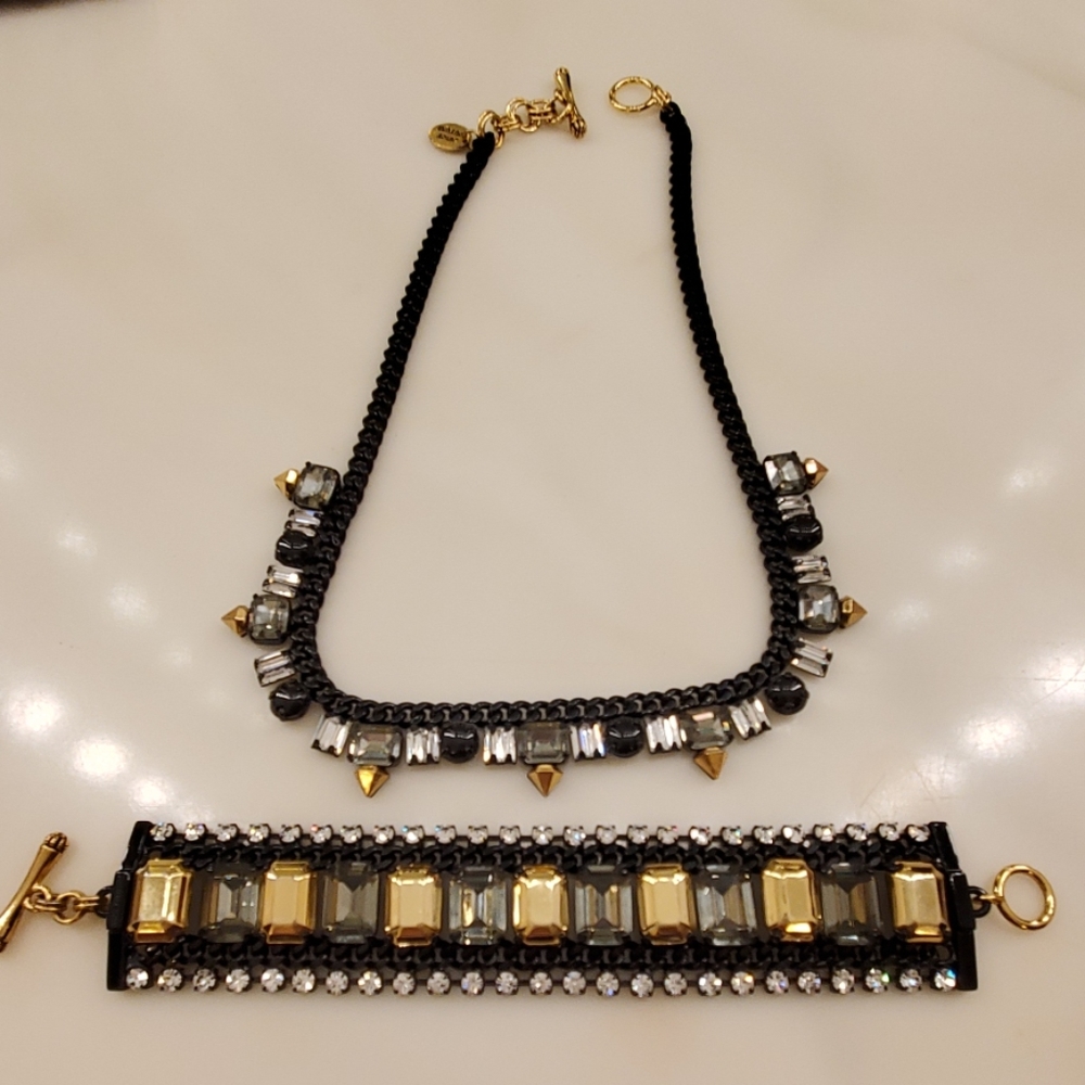 Juicy Couture Necklace and bracelet set!